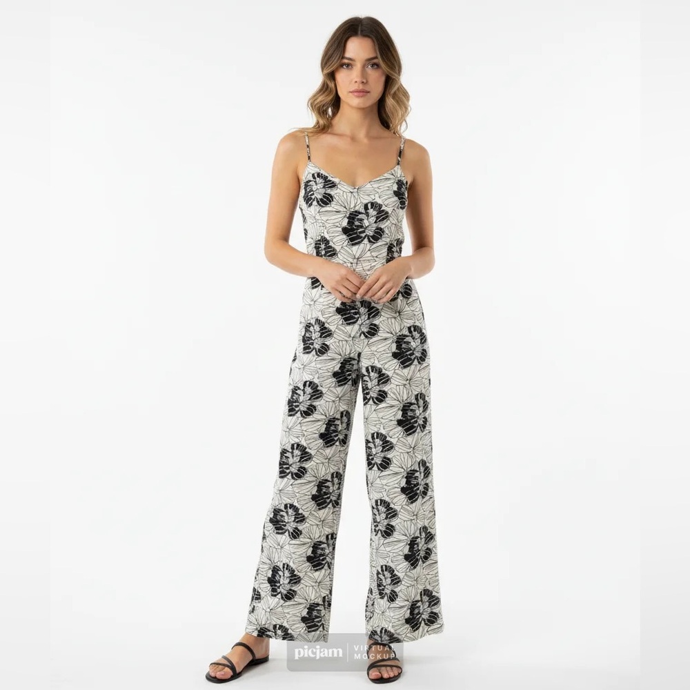 🔸Brand New Floral Black and White Jumpsuit With Back Cut out